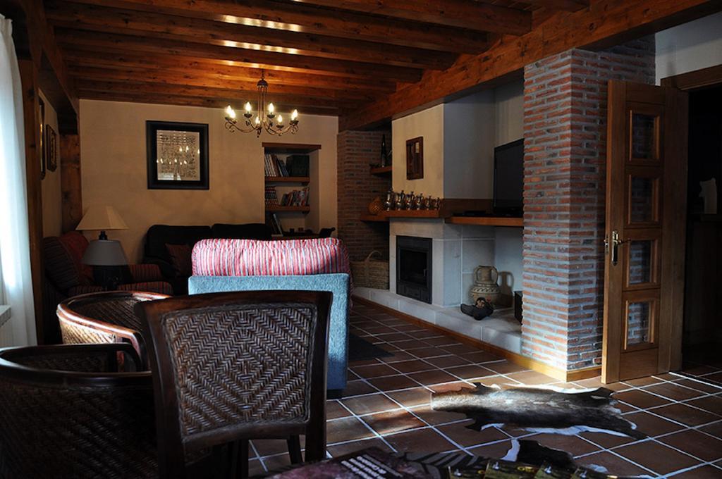 Posada Valle Del Oso Lerones Buitenkant foto